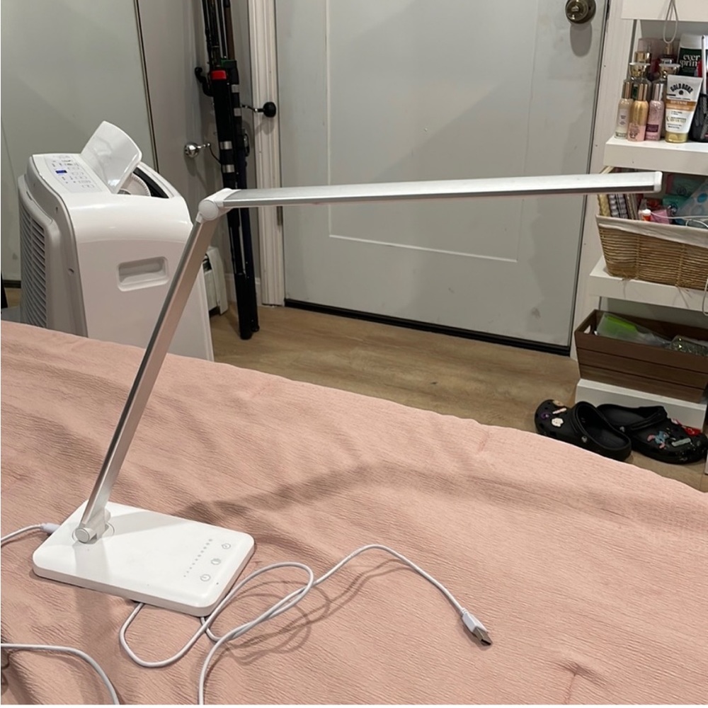 desk lamp